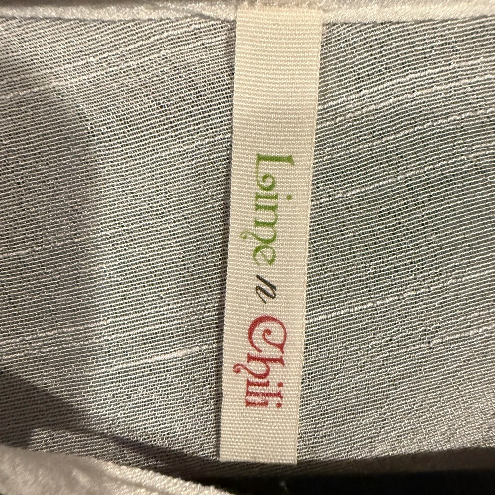 NWOT Lime n Chili white loose flowTop